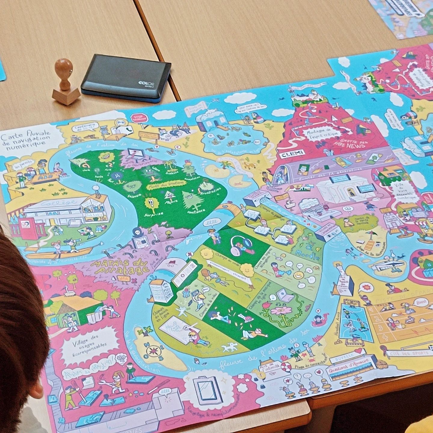 Logo Exploration des cartes du numérique au collège Lurçat